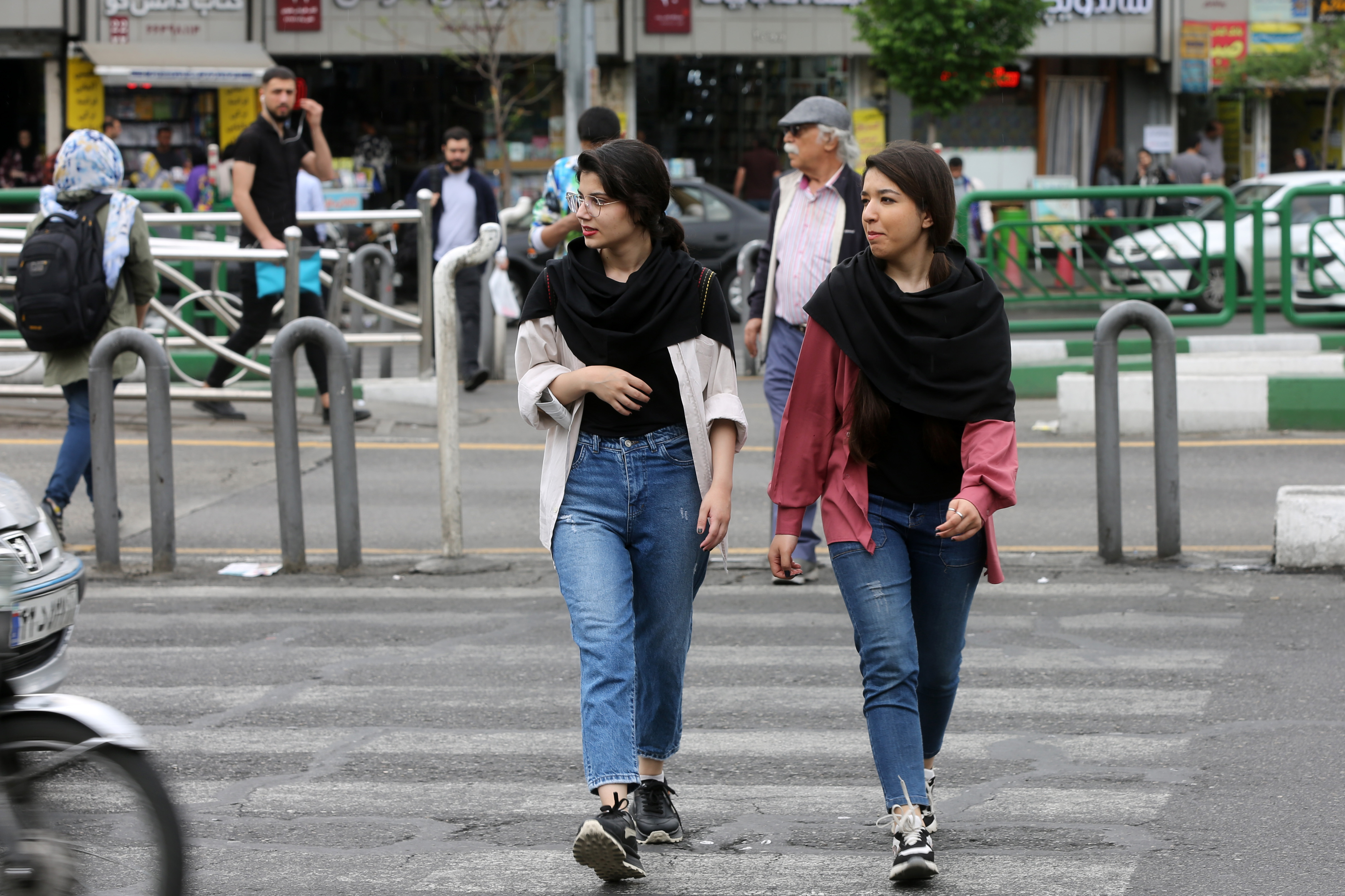 إيرانيات في ذكرى وفاة مهسا أميني: "الآن نرتدي ما يعجبنا"