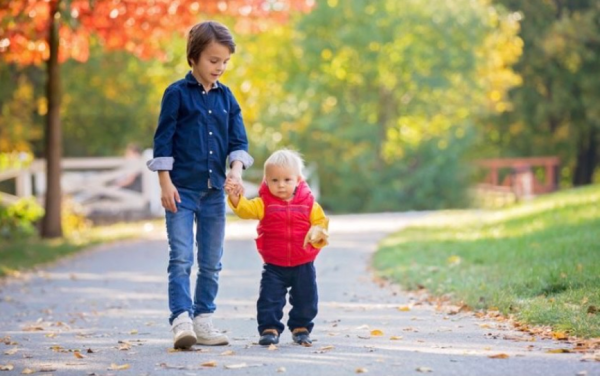 ضغوط خفية تثقل كاهل الابن الأكبر… تكشفها الدراسات