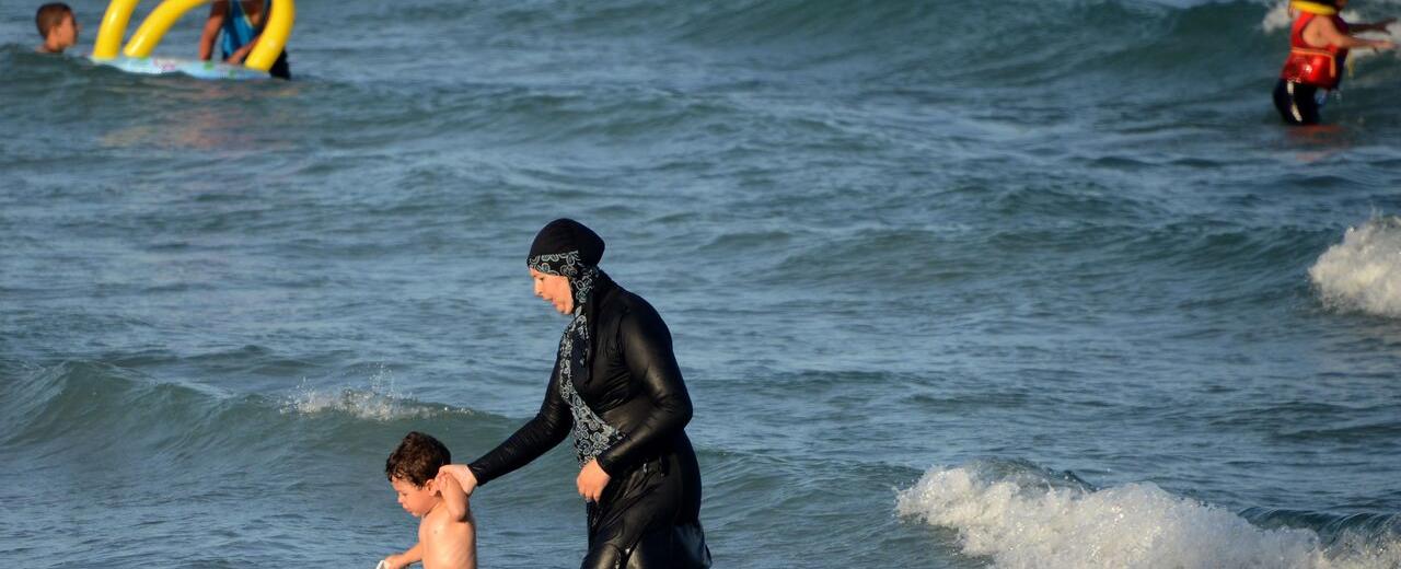 البوركيني على حساب البيكيني ... كيف تفاعل السوريون مع القرار؟