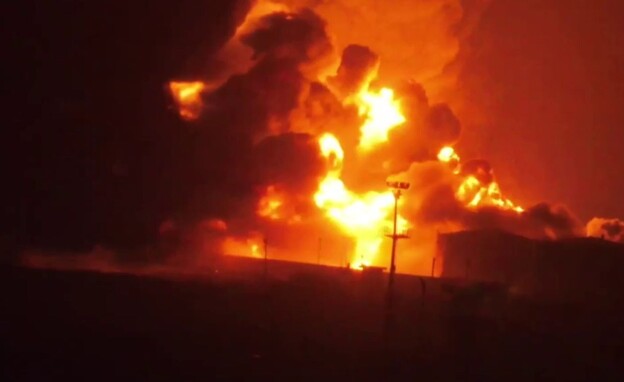 لماذا تخلت اسرائيل عن "سياسة الاحتواء" تجاه الحوثيين وكيف وصلت الى مينائهم الاستراتيجي؟