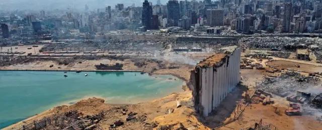 بعد خسارته البرّ والجو.. "حزب الله" يستعين بالمرفأ لتهريب الأسلحة... ما دور فيلق القدس؟