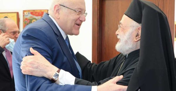 إنحراف الخلاف السياسي بين رئيس الحكومة ووزير الدفاع نحو ...الطائفيّة!