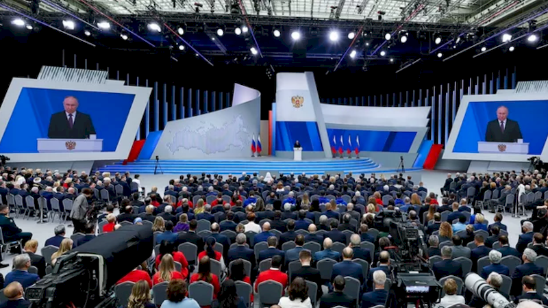 بوتين يلوّح لماكرون بالردع النووي