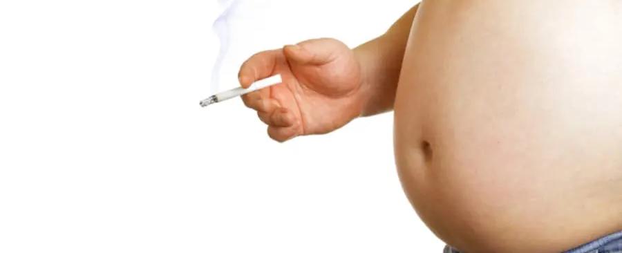 نقطة سوداء أخرى تُضاف إلى سجل التدخين.. زيادة دهون البطن!