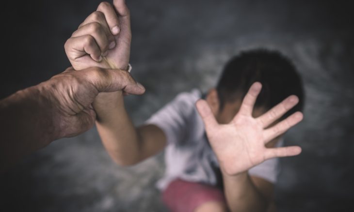 عندما يصبح المربي جلادًا.. أوسع فضيحة تحرّش بالأطفال تهزّ مدرسة فرنسية