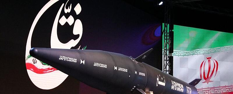 إيران تتحضّر لرد فوري.. ١٠٠٠صاروخ فرط صوتي لضرب ديمونا والقواعد الأميركية