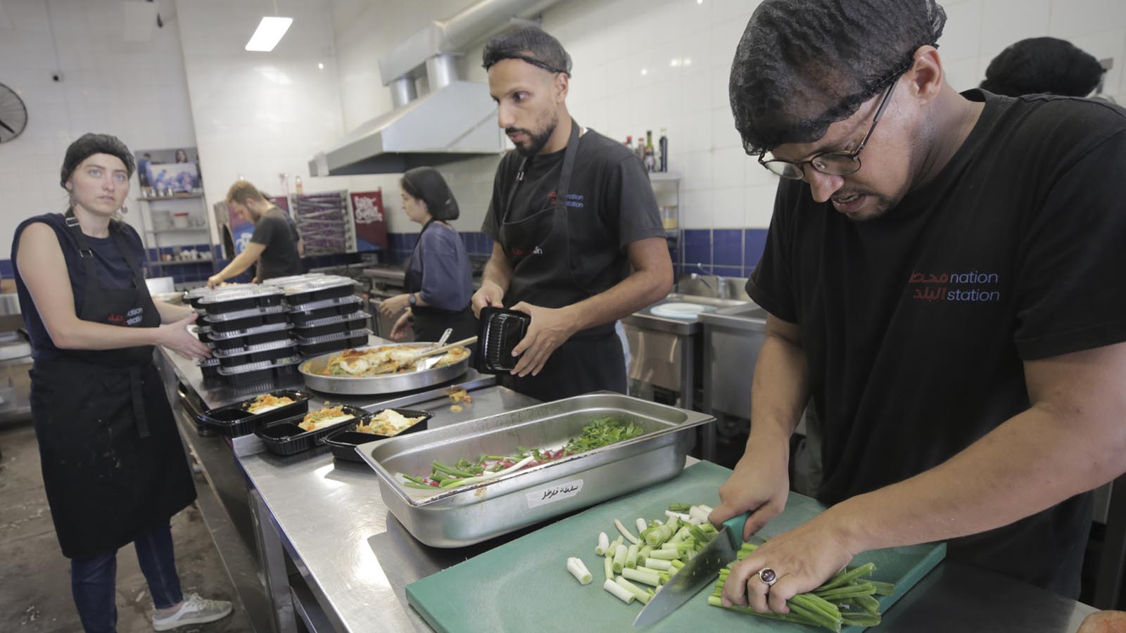 وسط عجز الدولة و"تخاذل" المسؤولين.. مبادرات "من اللحم الحيّ" لمساعدة الجنوبيين!