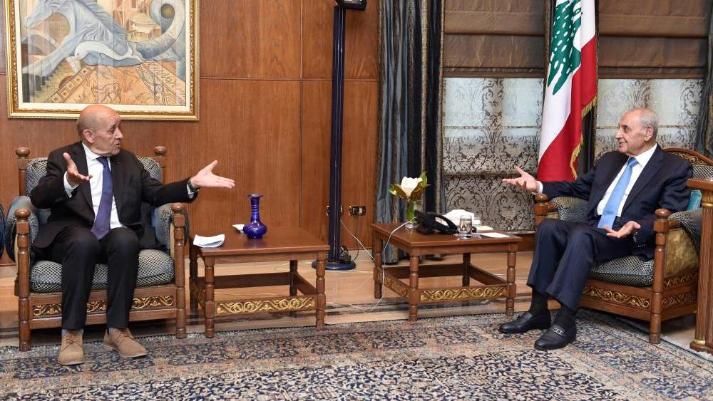 "فخ" مبادرة ماكرون اللبنانيّة يُعاد نصبه... لودريان يوفّر "غطاء ذهبيًّا" لمعطّلي الإنتخابات الرئاسيّة 