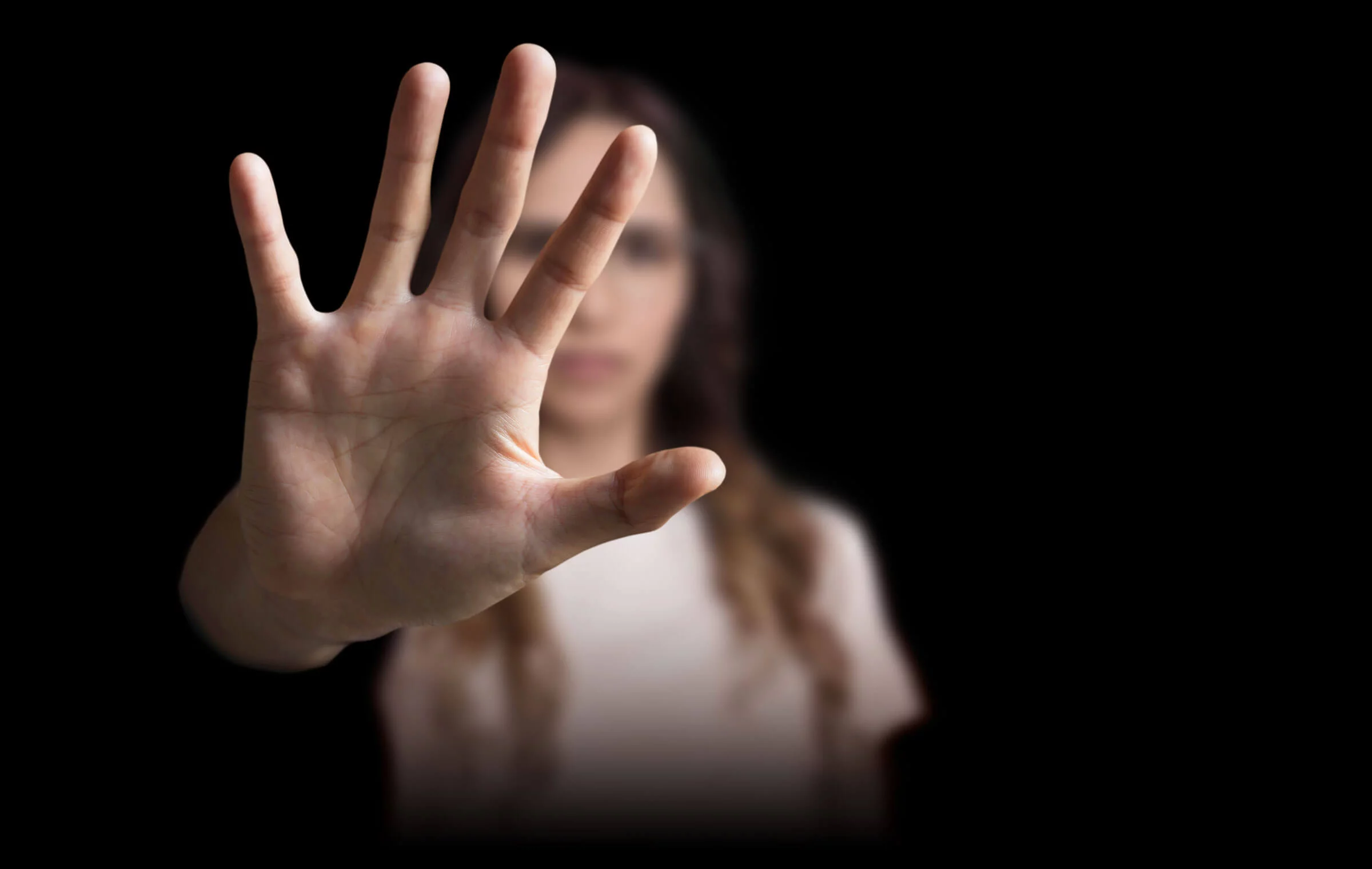 لحماية النساء اللبنانيات من العنف الأسري.. "كفى" تتبنى أسلوب "أدرعي"