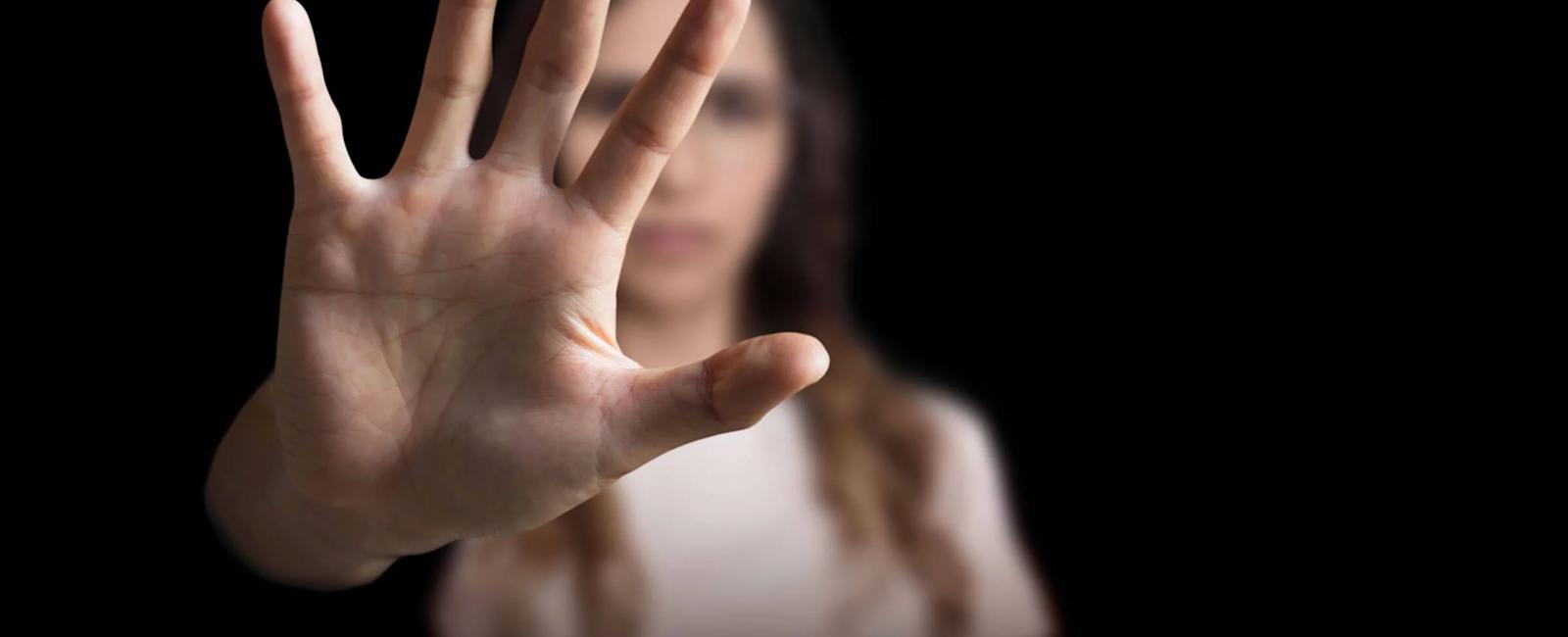 لحماية النساء اللبنانيات من العنف الأسري.. "كفى" تتبنى أسلوب "أدرعي"