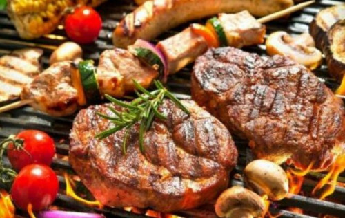 أضرارها تعادل تلوث الهواء.. باحثون يحذرون من مادة موجودة في الأطعمة!