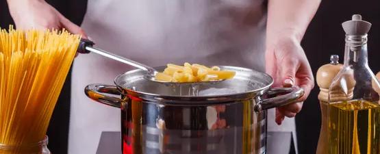 لمحبي المعكرونة.. خطأ شائع عند الطهي قد يؤدي إلى ارتفاع سريع لمستوى السكر في الدم