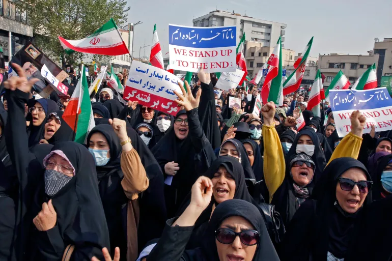 إيرانيون يهاجمون نظامهم على قناة إسرائيلية: أموالنا تذهب إلى حماس وحزب الله