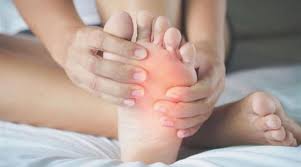 علامات على القدمين.. تنذر بمشكلات صحية خطيرة