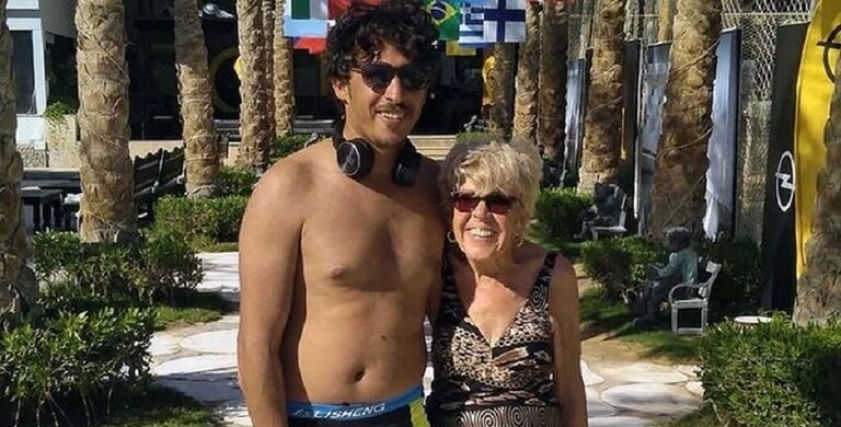 بريطانيّة تطلّق مصرياً يصغرها بـ٤٠ عامًا.. وتستبدله بقطّة!