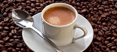 لماذا يوصي الخبراء بشرب القهوة قبل القيلولة؟