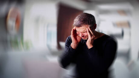 "زجاجة الماء"... سلاح جديد في مواجهة الصداع النصفي!