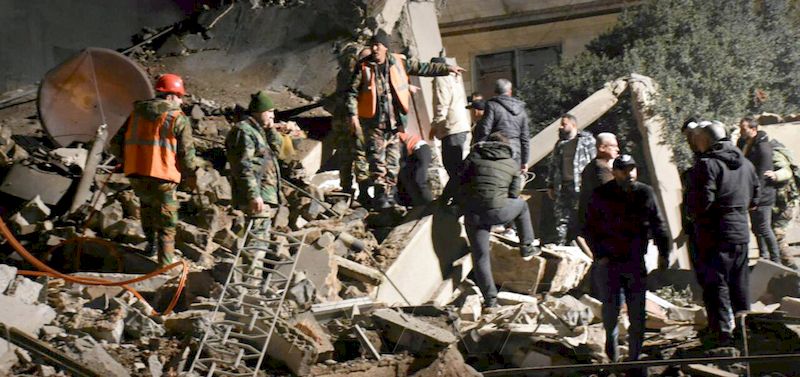 غارات إسرائيلية على حمص ومقتل إثنين من "حزب الله" و6 مدنيّين