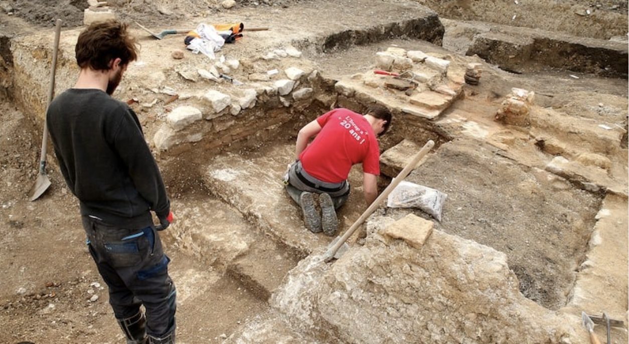 بعد 150 عاما من التنقيب.. اكتشاف قرية من العصر الحجري في فرنسا