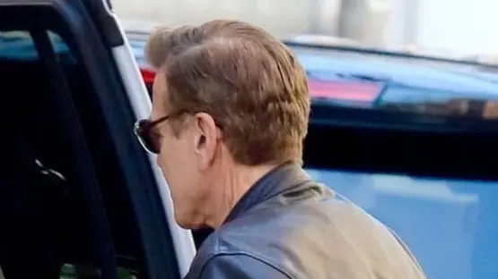 بالـ 63 ... جورج كلوني يصبغ شعره