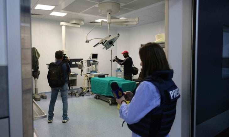 جولة  مستشفى الساحل.. الإعلاميون  منعوا من دخول الأماكن التي أعلن عنها أدرعي