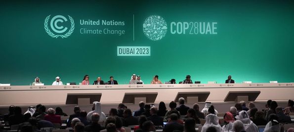 في خطوة "تاريخيّة" نظريًّا...اتفاق في "كوب28"  على تحوّل بعيدا عن الوقود الأحفوري