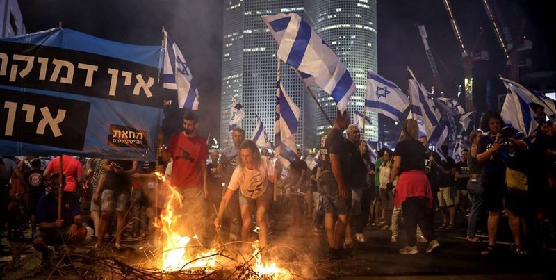 لو كان يمكن للبنانيين أن يواجهوا "جبهة المقاومة" كما يواجه الإسرائيليون حكومة نتنياهو!