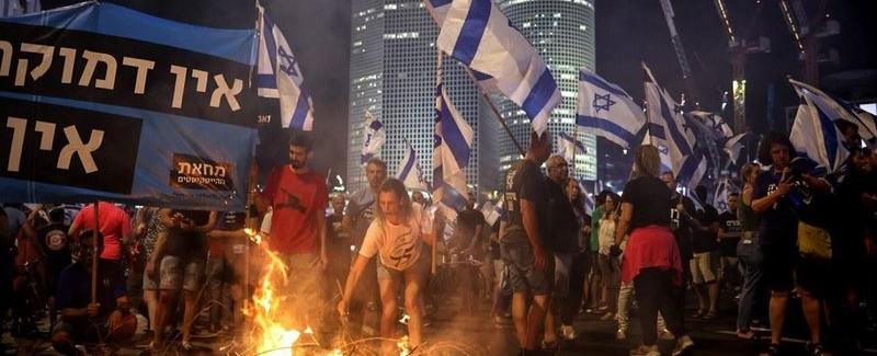 لو كان يمكن للبنانيين أن يواجهوا "جبهة المقاومة" كما يواجه الإسرائيليون حكومة نتنياهو!