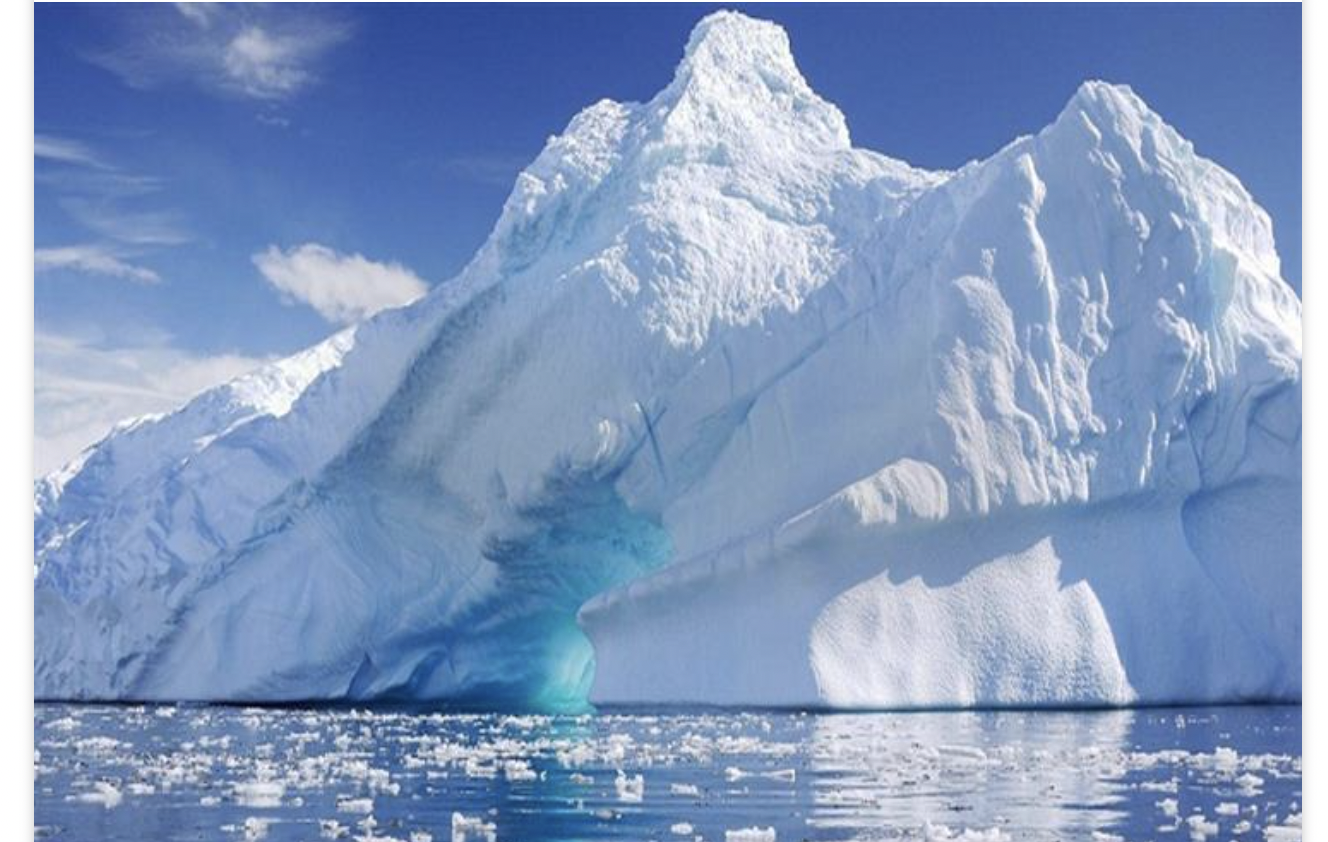 يقدّر وزنه بألف مليار طن.. تأرجح أكبر جبل جليدي في العالم يُقلق الخبراء