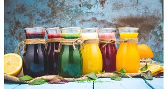 أشربها على الريق.. 6 مشروبات كفيلة بتنظيف إمعائك