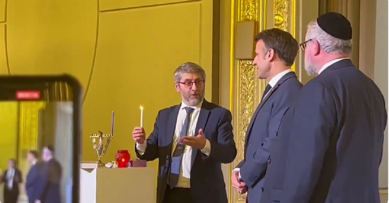 قصر الإليزيه العلماني يحتفل بعيد الأنوار اليهودي..إنتقادات لاذعة لماكرون شارك فيها يهود فرنسا