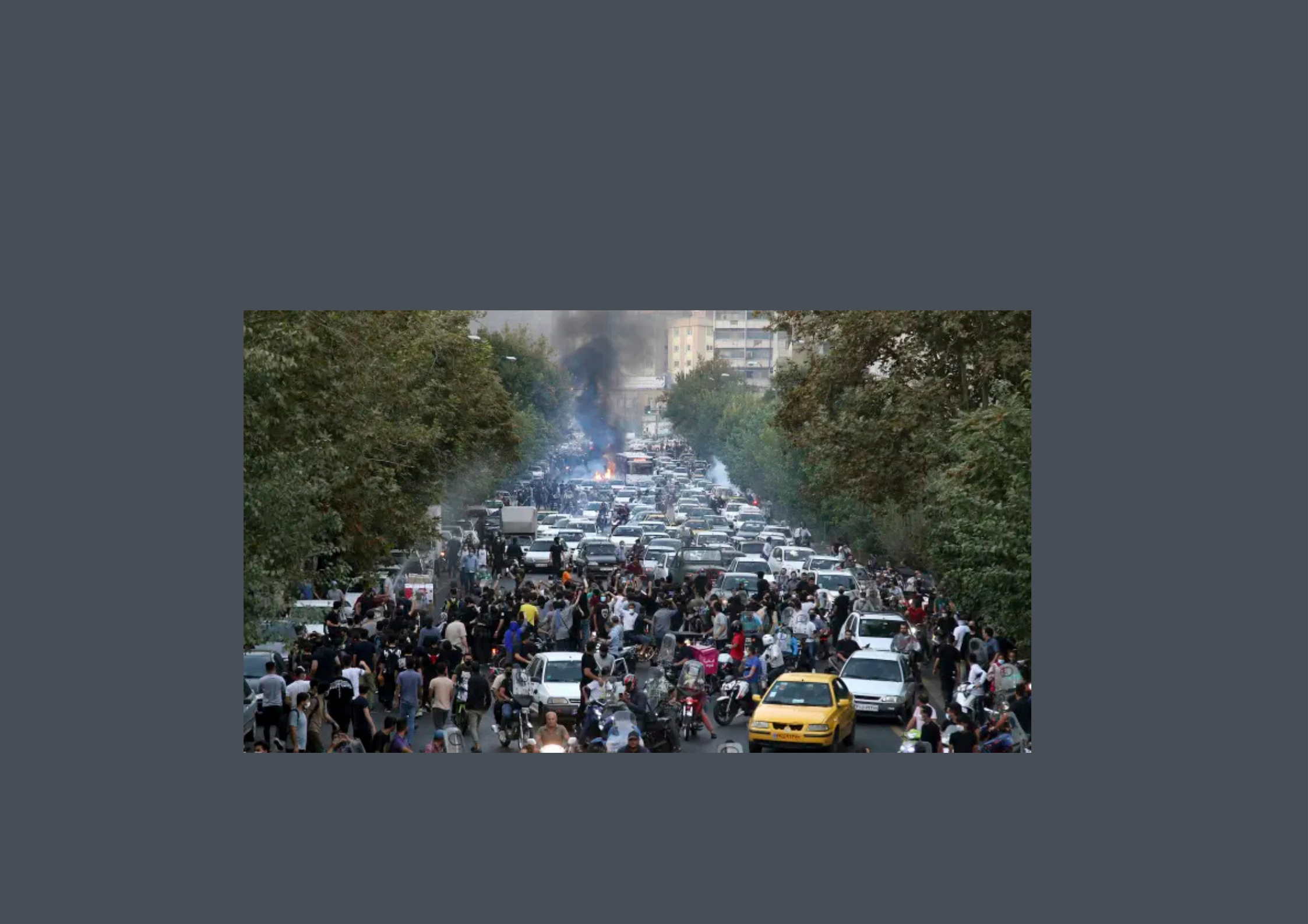 هكذا يقرأ "مركز القدس" الغضب الإيراني الراهن على "الجمهورية الإسلامية"