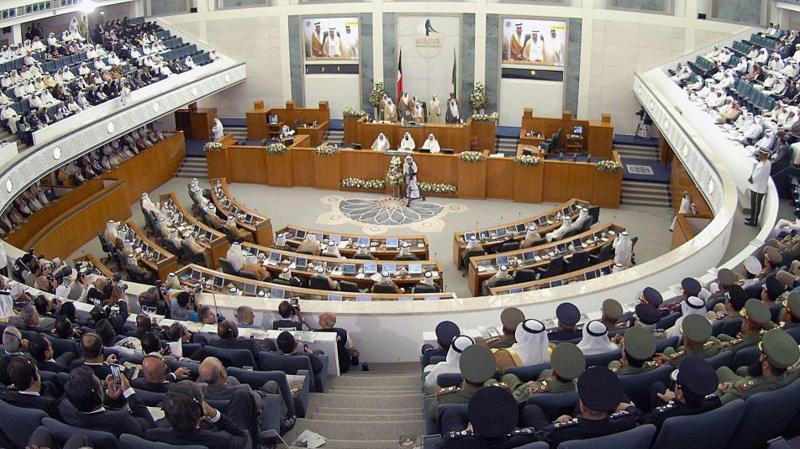  لماذا حلّ أمير  الكويت مجلس الأمة؟
