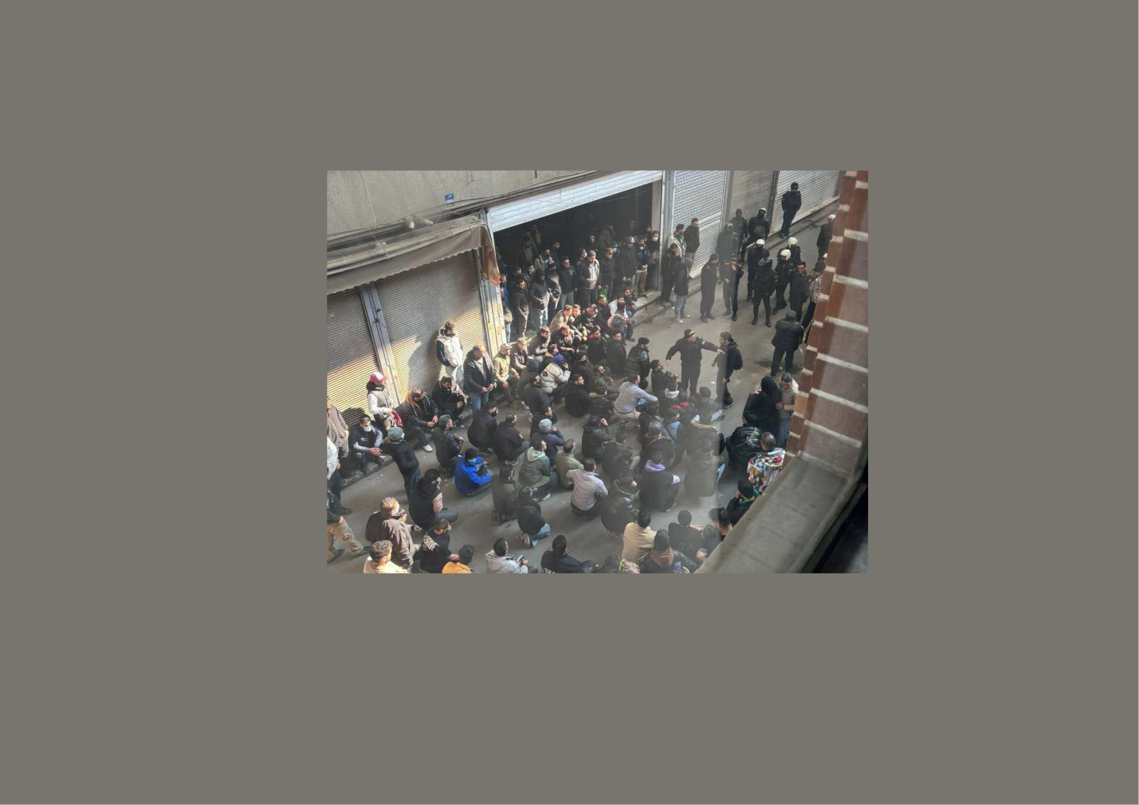 بازار وجامعات طهران تشتعل بالاحتجاجات… وخسائر في صفوف الأمن والمواطنين