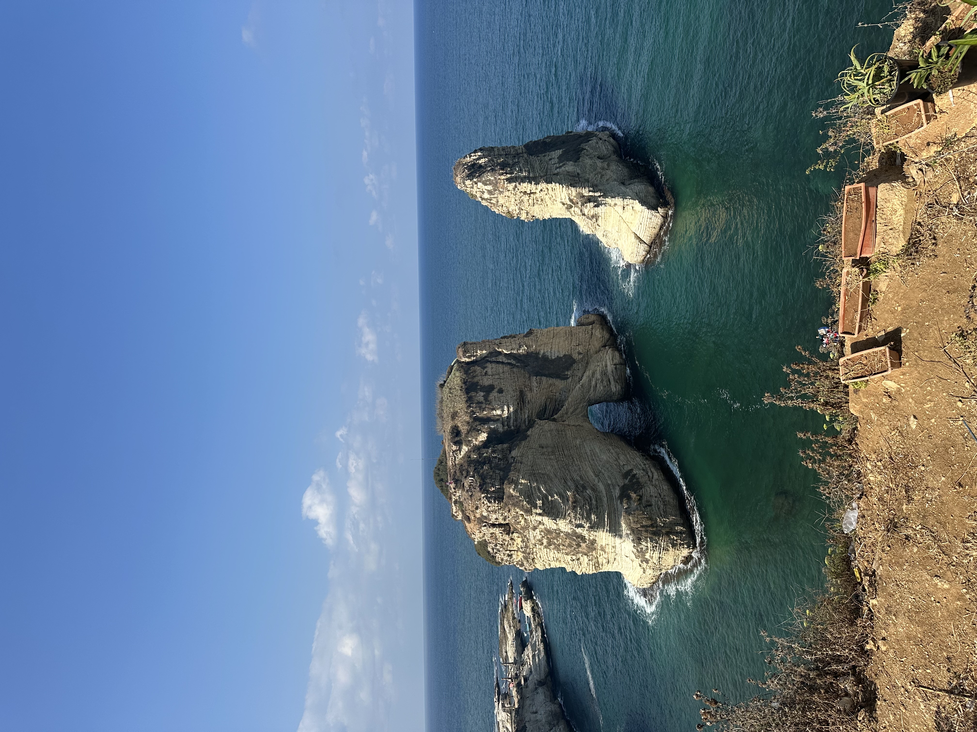 حزب الله"يربح "الاحتفال" ويخسر "صورة الروشة"