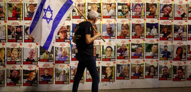 أين تقف كل من اسرائيل و"حماس" من "صفقة الرهائن" التي دخلت أسبوعها "الحاسم"؟