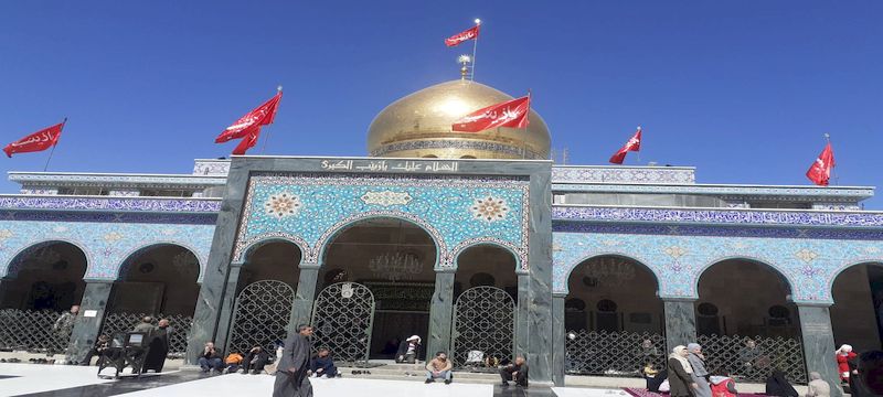 إيران ترسّخ نفوذاً أمنياً واقتصادياً وديموغرافياً في «السيدة زينب»