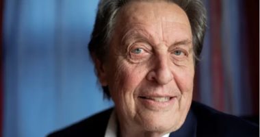 والد إيلون ماسك ينصح بالإنجاب على "طريقة الخيول"