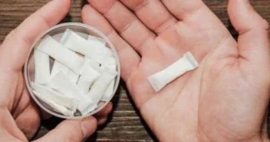 الصحة العالمية تحذّرمن أكياس النيكوتين: تُسوّق لجذب الشباب وتسبب إدماناً شديداً