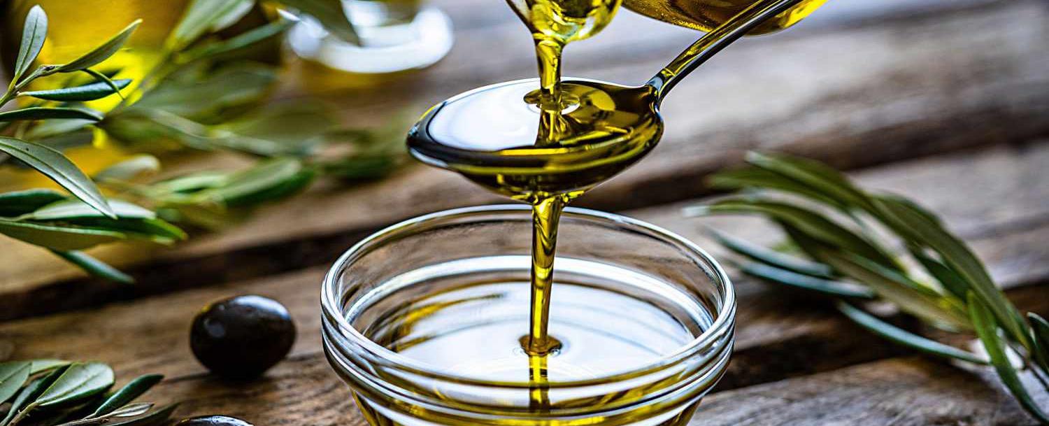 ماذا يحدث لجسمك عندما تتناول زيت الزيتون يوميًا؟