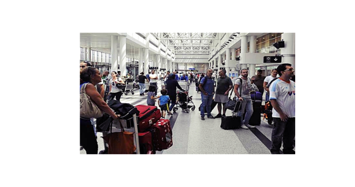 سحب أذونات العمالة لمناصري "حزب الله"  في مطار رفيق الحريري الدولي