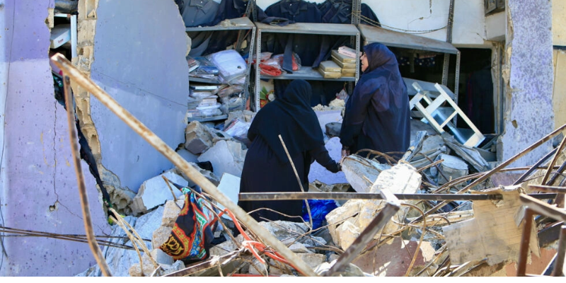 أبناء الجنوب اللبناني يستغلّون "هدنة التشييع" لتفقد "جنى العمر"