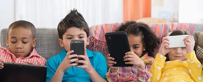 إسرائيل ترفع سنّ استخدام السوشيال ميديا للأطفال.. أين يقف العالم العربي؟