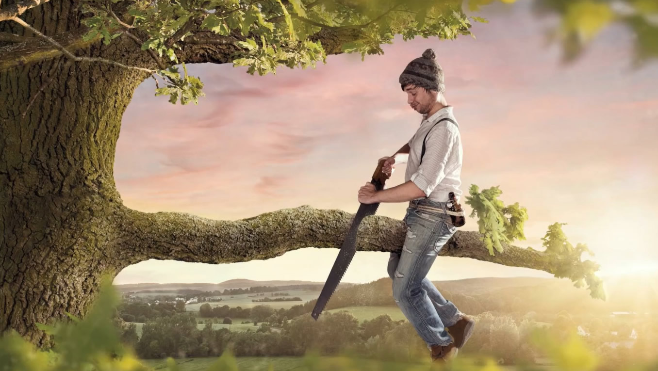 التدمير الذاتي.. عشرة سلوكيات نمارسها يومياً تجعلنا أقل سعادة