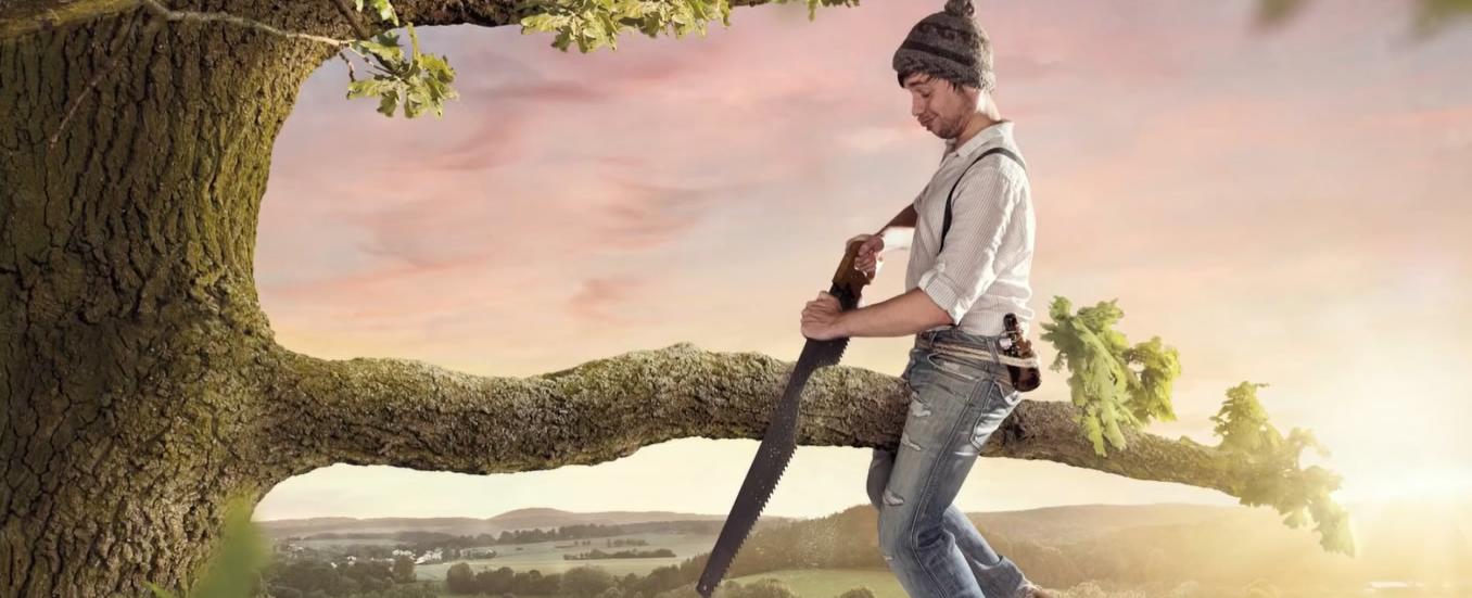 التدمير الذاتي.. عشرة سلوكيات نمارسها يومياً تجعلنا أقل سعادة