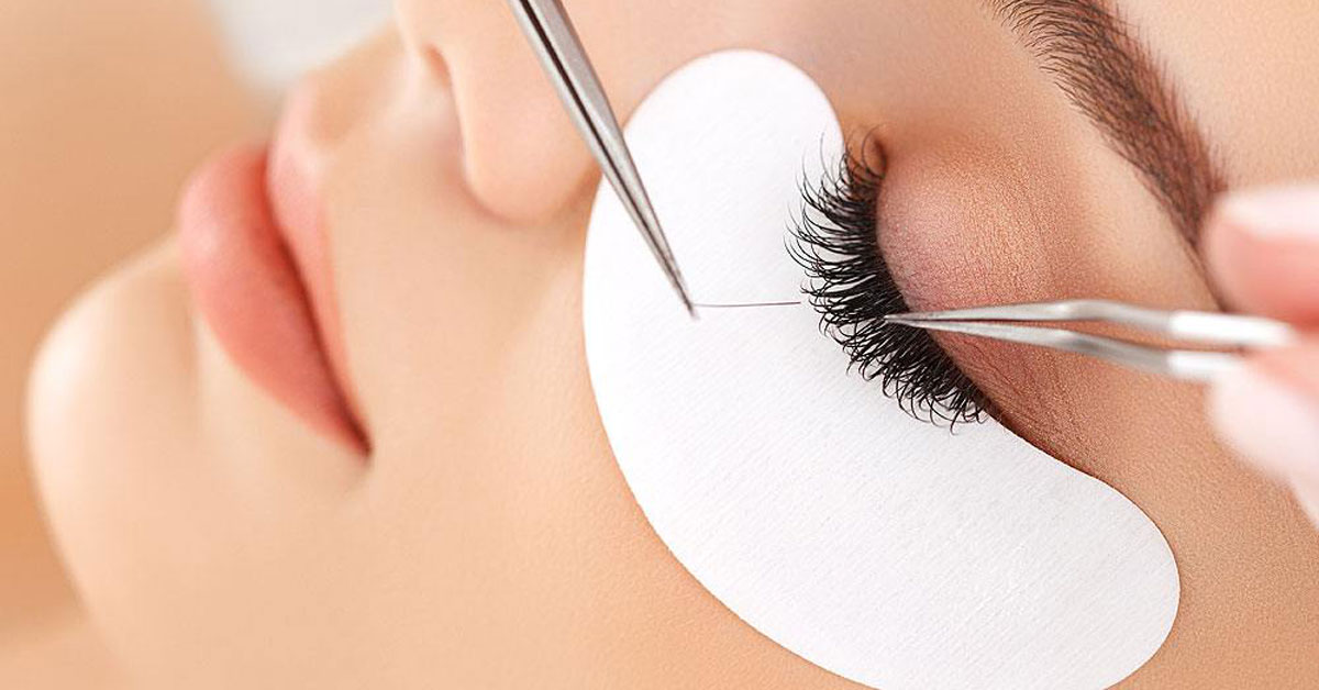 تحذيرات طبية من الرموش الاصطناعية.. مخاطرها جديّة!