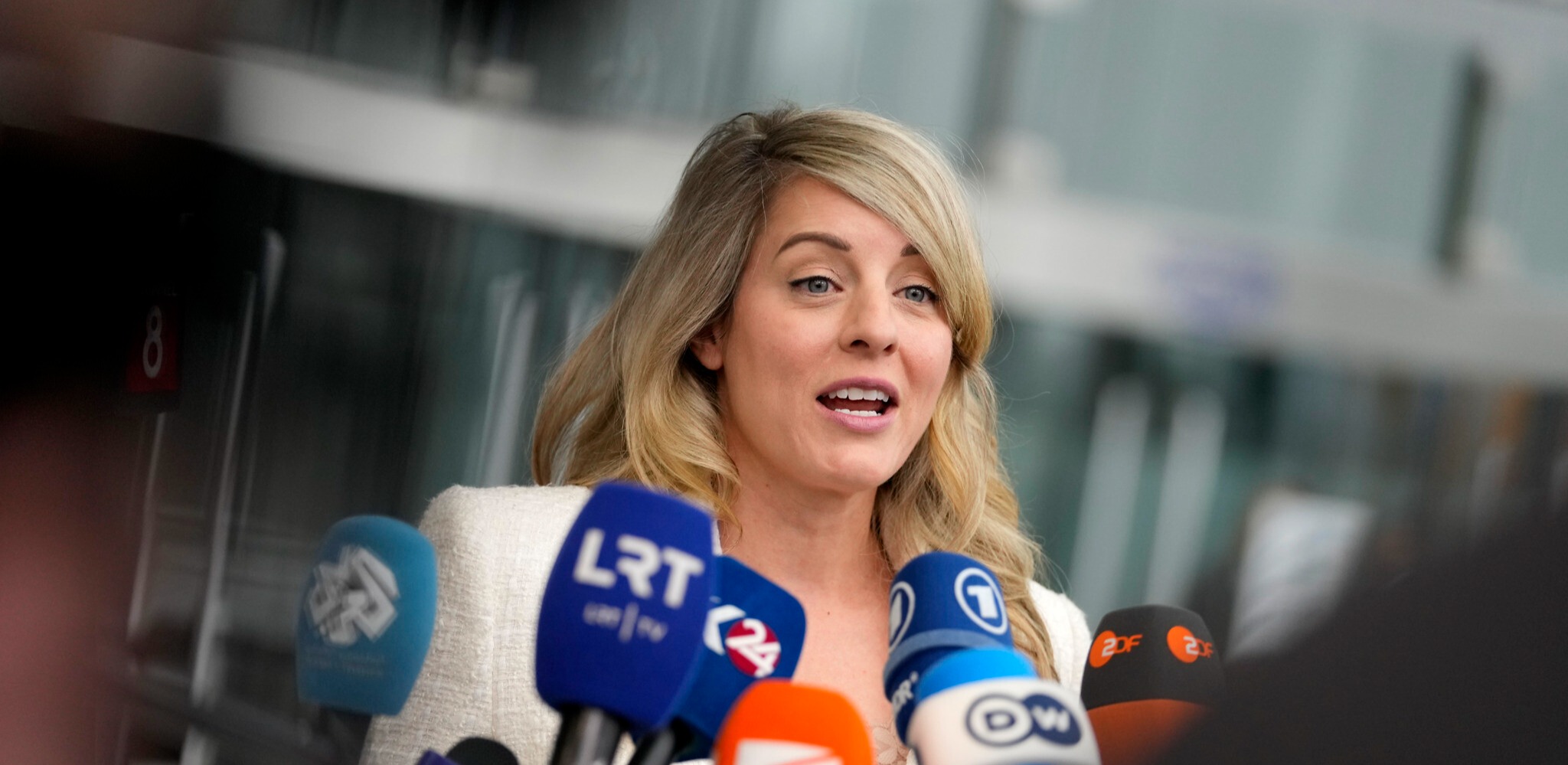 كندا تبحث في إسرائيل إجلاء 45 ألف كندي من لبنان