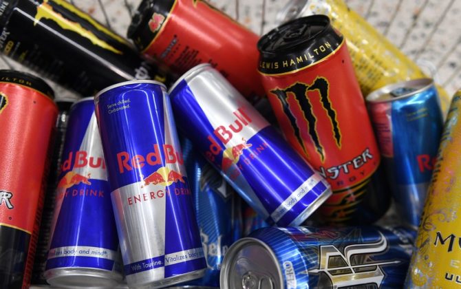 مشروبات الطاقة.. هذا ما يحدث لجسمك عند تناولها!