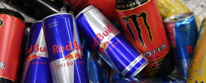 مشروبات الطاقة.. هذا ما يحدث لجسمك عند تناولها!