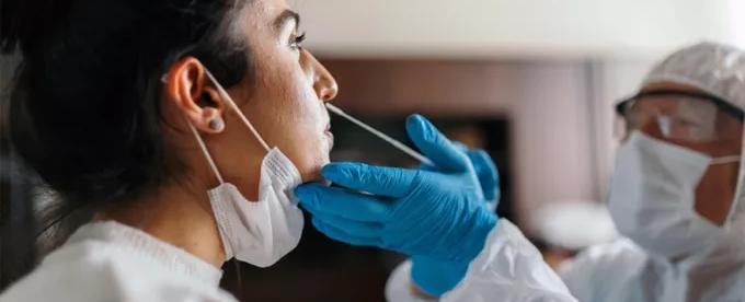 حرمان الدولة من إيرادات فحوصات كورونا.. الاتهامات تلاحق وزيرين للصحة ورئيسين للجامعة اللبنانية